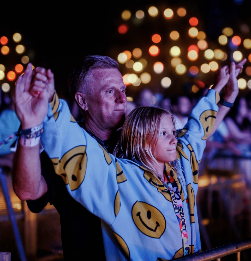 Captura-de-pantalla-2024-11-06-a-las-1.39.41 p.m-962x1000 - Los mejores festivales de música del mundo: un viaje a la diversidad sonora